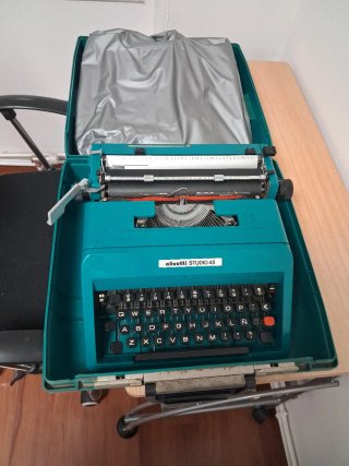 Máquina de escribir Olivetti Studio 45