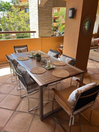 Conjunto de Terraza: Mesa y 6 Sillas