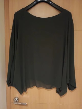 Blusa verde holgada