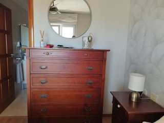Conjunto dormitorio de madera