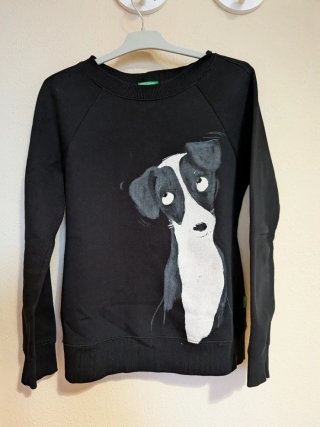 Sudadera Negra con Estampado de Perro