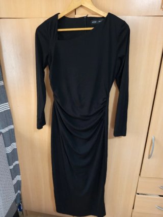 Vestido largo negro entallado