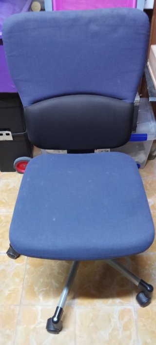 Silla de oficina azul y gris