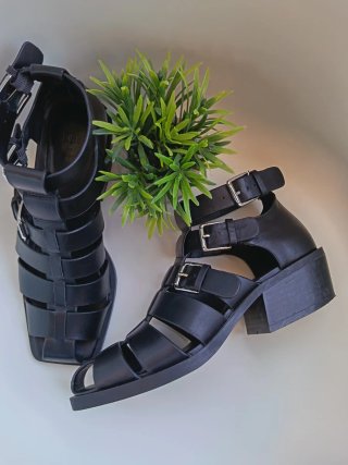 Botín piel, gladiador con hebilla ♡ ZARA * n° 37