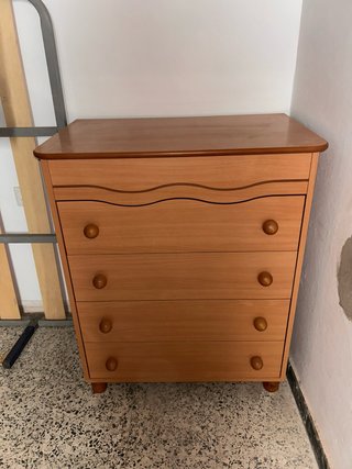Cómoda de madera de pino