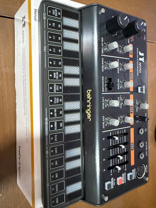Sintetizador Analógico Behringer JT-MINI