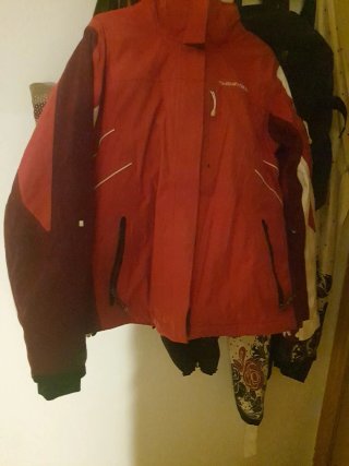 Chaqueta de esquí roja