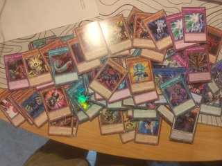 Lote de oltre 150 carte Yu-Gi-Oh!