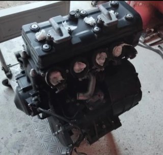 Motor Yamaha R1 2010 Crossplane