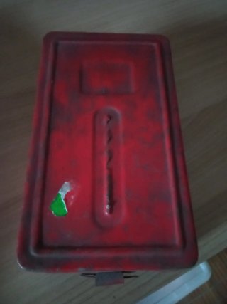Caja Antigua de Metal Roja 19x11cm