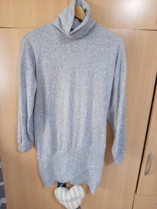 Vestido corto gris de punto