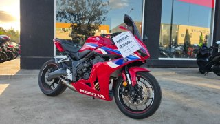 Honda CBR650R 2.955 km 2025 E-clutch roja