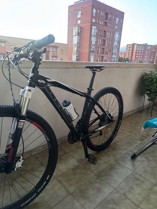 Bicicleta de Montaña Cube