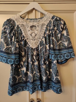 Blusa Estampada con Detalle de Encaje
