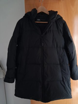 Chaqueta larga de plumas Zara negra XS