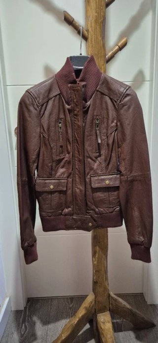 Cazadora Piel Granate Bershka Talla M