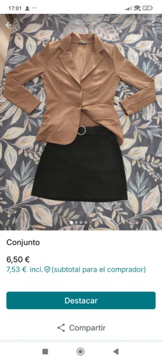 Conjunto de americana beige y falda negra cada con