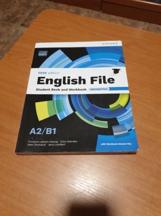 English File 5th Edition A2/B1. Student's Book ...