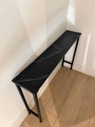 Consola de entrada negra efecto mármol