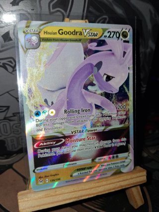 Carta Pokémon Hisuian Goodra VSTAR 136/196