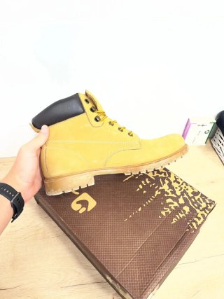 Botas Amarillas