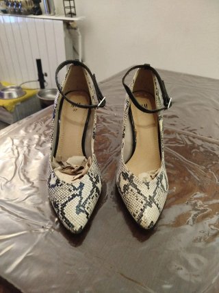 Zapatos de tacón H&M estampado serpiente