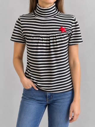 Blusa de rayas con detalle de estrella