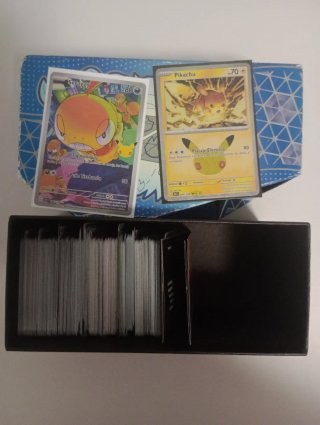 Lote de Cartas Pokémon con Caja