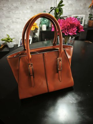 Bolso de vestir color caramelo
