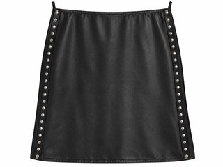 Falda negra efecto piel con tachuelas