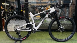 Bicicleta BTT Doble Berria Mako Carbono