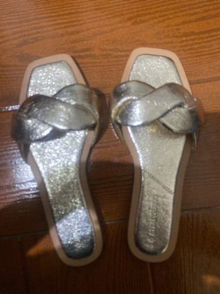 Sandalias Doradas de Verano