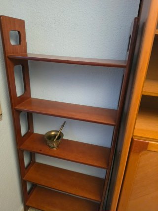 Estantería de madera