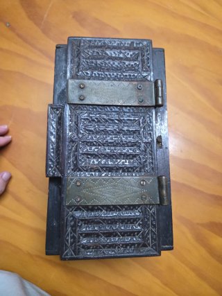 Cofre Antiguo de Madera