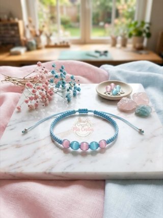 Pulsera de hilo azul con cuentas