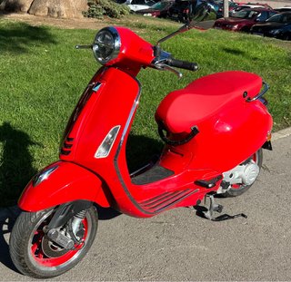 Vespa Primavera Red