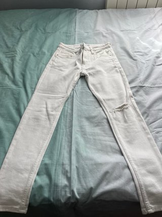 Pantalón vaquero pitillo blanco
