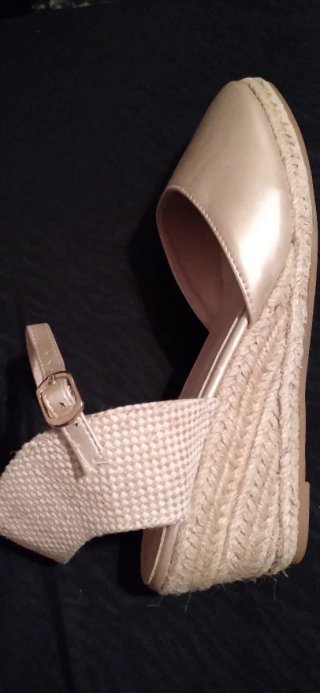 Alpargatas de cuña doradas