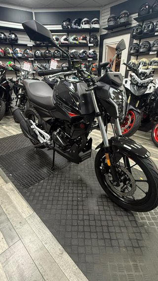 KEEWAY RKS 125 NEGRA