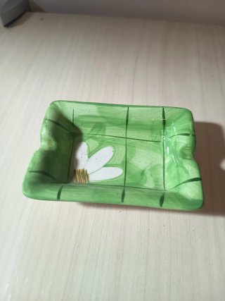 Cenicero de cerámica verde 1