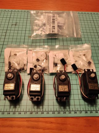 4 Servos Futaba FP-S148 para Aeromodelismo