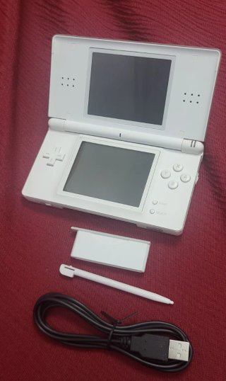 Nintendo DS Lite Blanca + Cargador