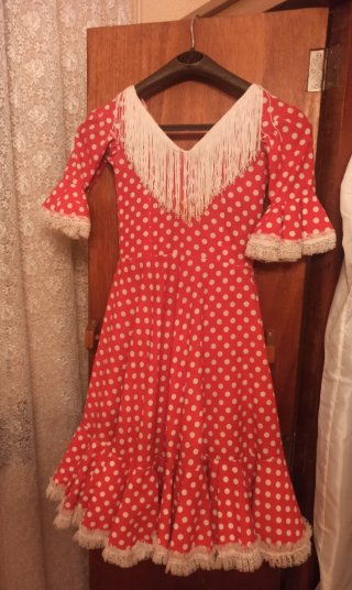 Vestido de gitana rojo con lunares blancos