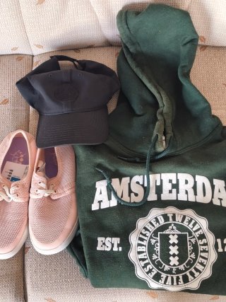 Lote: Sudadera, Gorra y Zapatillas