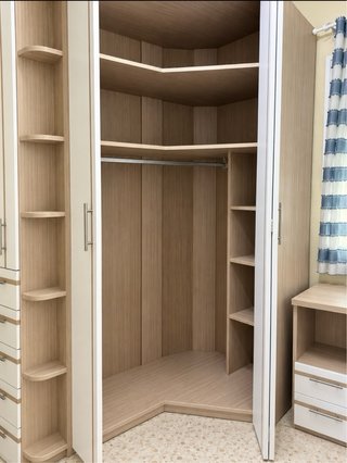 Armario esquinero de madera