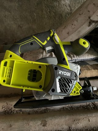 Sierra circular Ryobi 18V ONE+ con láser + disco n