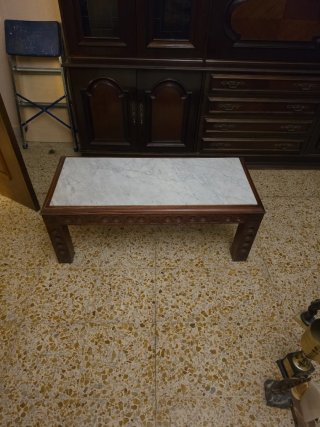 Mesa de centro de madera y mármol