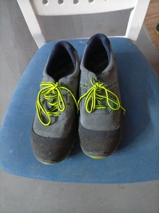 Zapatos de seguridad grises