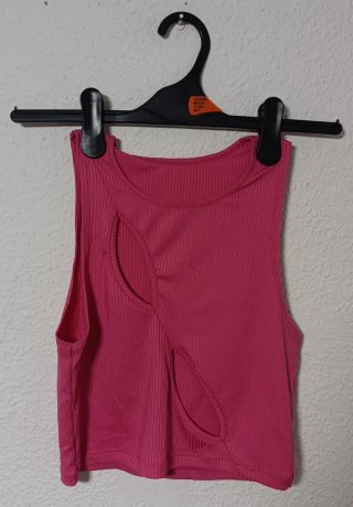 Crop top rosa fucsia sin mangas