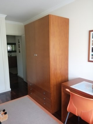 Roupeiro de Quarto em Madeira